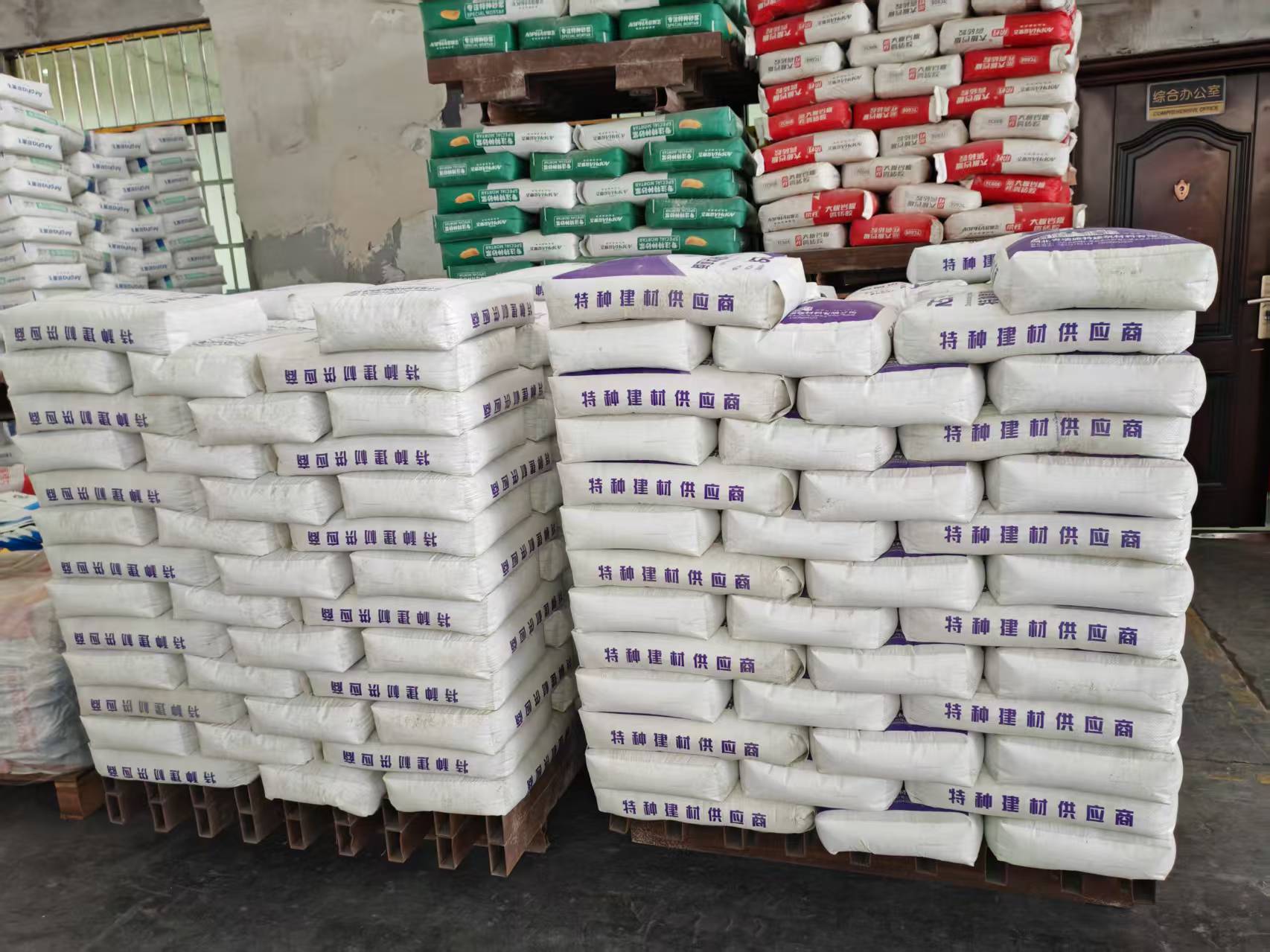 熊口管理区拱顶带模注浆料