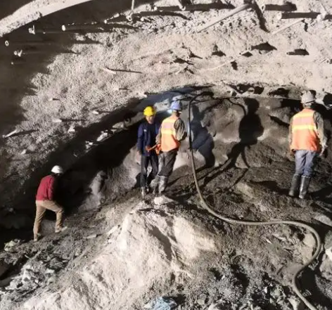 熊口管理区拱顶带模注浆料的施工流程及注意事项